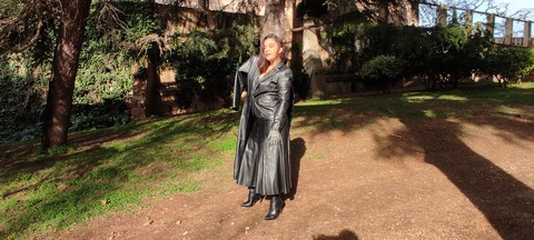 Gambar header OnlyFans reinaleather