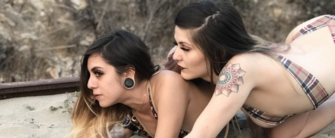 OnlyFans header picture rissaarose