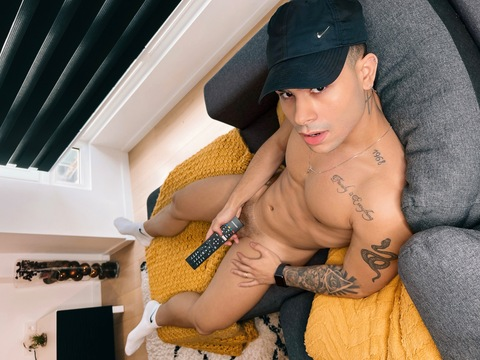 OnlyFans header picture robert_santanaa