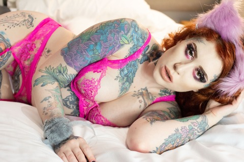 ओनलीफैंस हेडर चित्र roomorgue