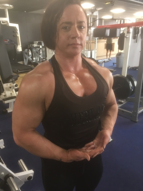 ओनलीफैंस हेडर चित्र roxysummner