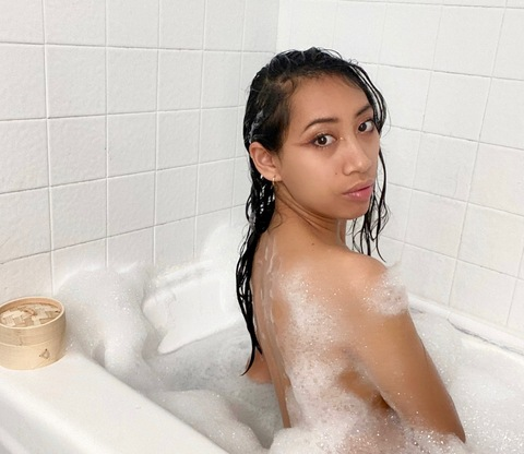 ओनलीफैंस हेडर चित्र saleelee