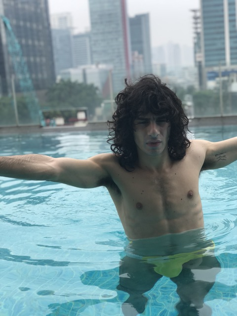 Imagen del encabezado de OnlyFans de self-exciting