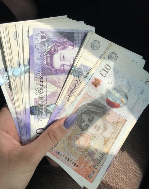 OnlyFansのヘッダー画像 sendtomaia