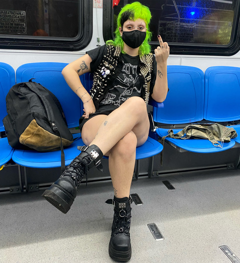 Imagem do cabeçalho do OnlyFans sentient.trash