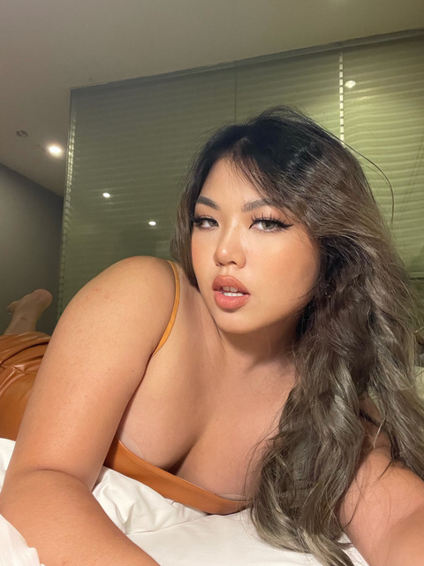 OnlyFansのヘッダー画像 shallynecherie