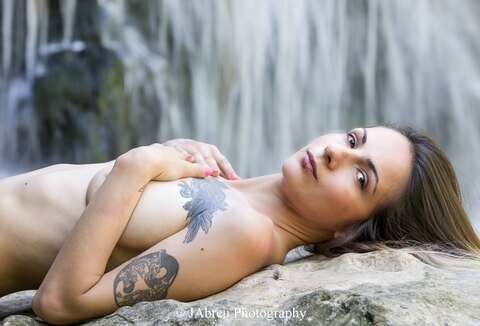 OnlyFansのヘッダー画像 sharonzeera