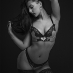 ओनलीफ़ैंस प्रोफ़ाइल चित्र siennastarr20