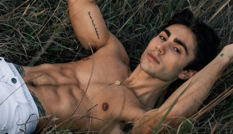 ओनलीफैंस हेडर चित्र sixxxpacksam