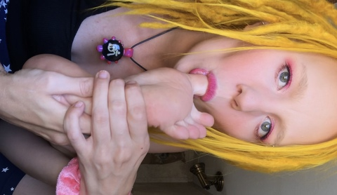 OnlyFansのヘッダー画像 smokensoles