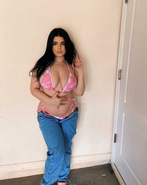 ओनलीफैंस हेडर चित्र sneakyjuulia