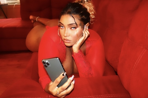 OnlyFans header picture spicyy_aavee