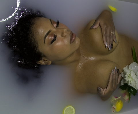 OnlyFans header picture stephanyzc07