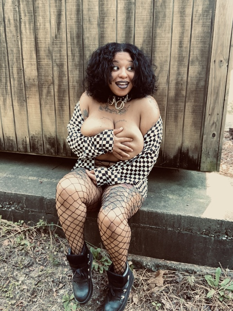 ओनलीफैंस हेडर चित्र submissivekimmi