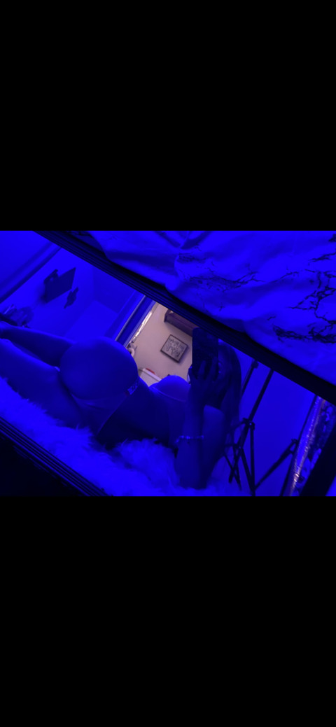 ओनलीफैंस हेडर चित्र susanellise