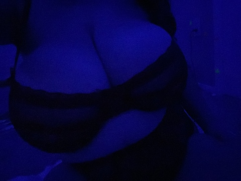 ओनलीफैंस हेडर चित्र theariannaperez