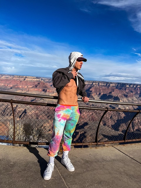 Imagem do cabeçalho do OnlyFans thecollegeboy