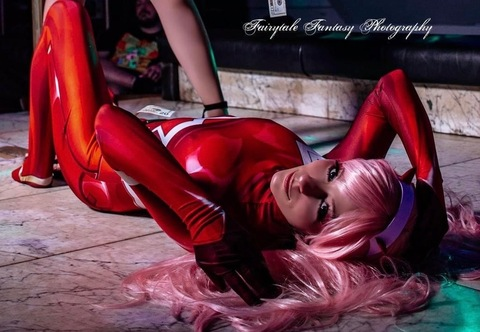 Imagen del encabezado de OnlyFans de theravendoll