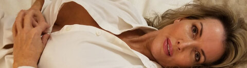 ओनलीफैंस हेडर चित्र theseduction