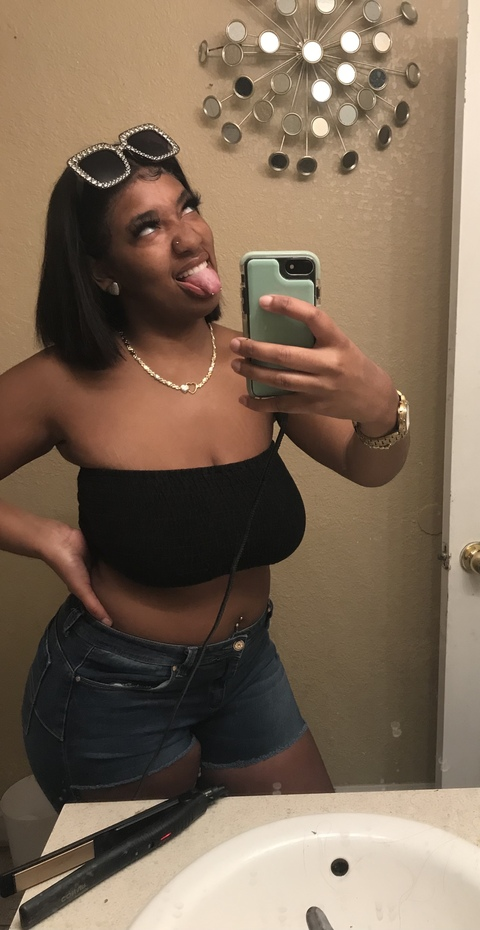 OnlyFans header picture timeswithshaunti