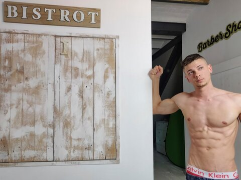 ओनलीफैंस हेडर चित्र tommycabrioxxx