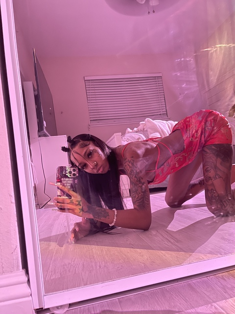 OnlyFans header picture trapsweetyy