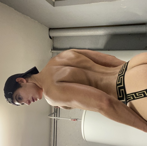 OnlyFansのヘッダー画像 weedarks