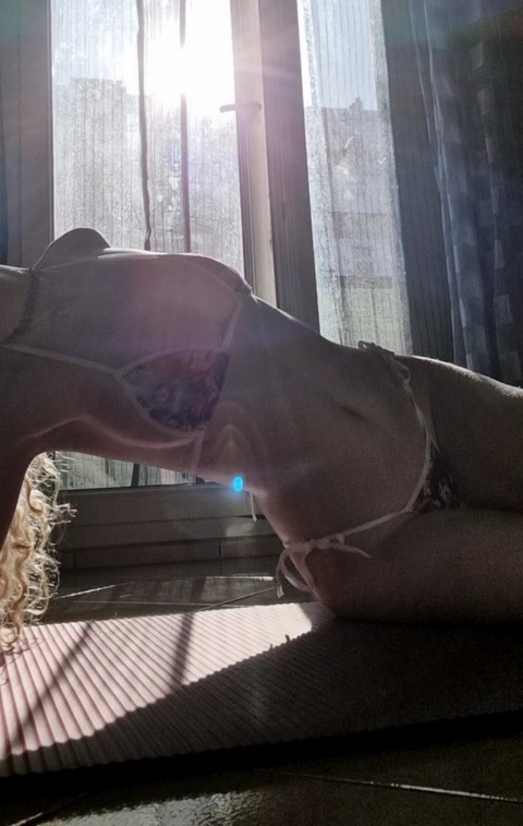 ओनलीफैंस हेडर चित्र willokhlass