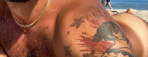 ओनलीफैंस हेडर चित्र wolfeltrue