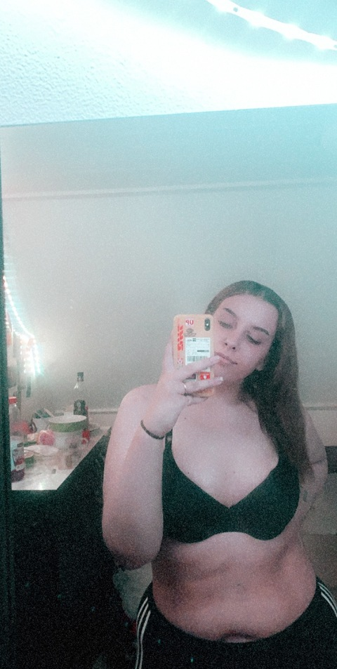 Снимка на заглавието на OnlyFans x_crybabyy