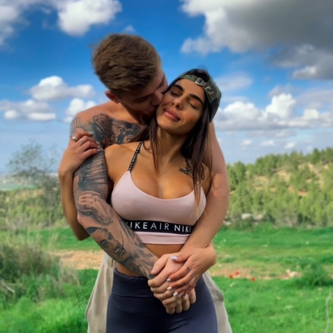 ओनलीफैंस हेडर चित्र yanivandkeira