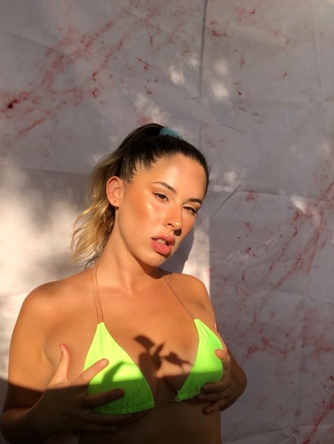 Снимка на заглавието на OnlyFans yourmomzchesthair