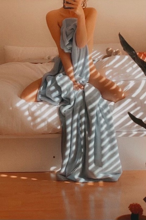 OnlyFansのヘッダー画像 zoegrey69